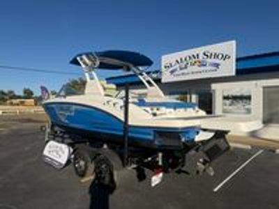2019 Chaparral 23 Surf - Photo 2