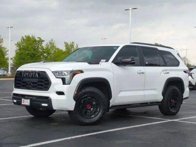 2023 Toyota Sequoia - Photo 2