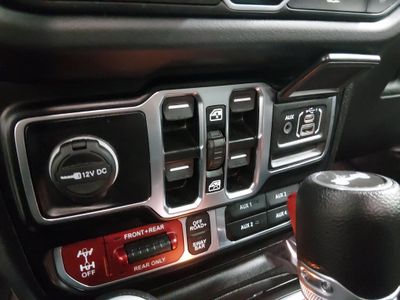2024 Jeep Wrangler — photo 19 view