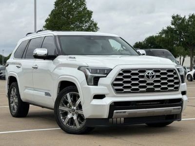 2023 Toyota Sequoia - Photo 2