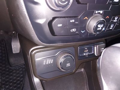 2023 Jeep Renegade - Photo 19