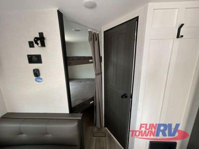 2025 Venture RV Stratus - Photo 8