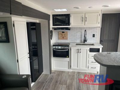 2025 Venture RV Stratus - Photo 26