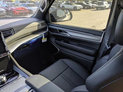 2026 Jeep Grand Wagoneer — photo 19 view