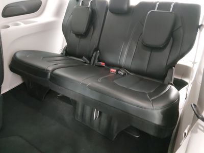 2024 Chrysler Pacifica — photo 17 view
