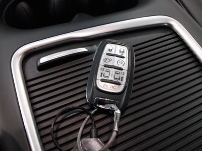 2024 Chrysler Pacifica — photo 15 view