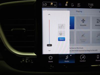 2024 Chrysler Pacifica — photo 18 view
