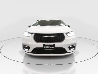 2024 Chrysler Pacifica — side profile view