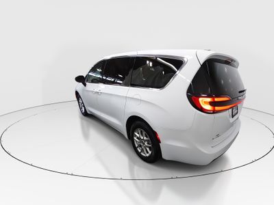 2024 Chrysler Pacifica — detail view
