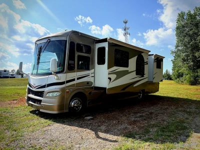 2005 Coachmen Epic — interior view