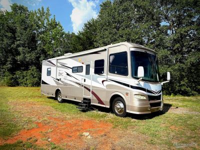 2005 Coachmen Epic — front three-quarter view