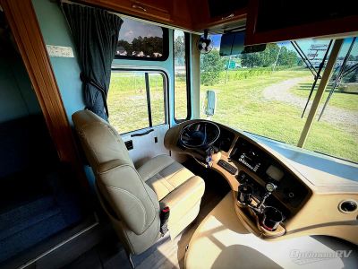 2005 Coachmen Epic — photo 8 view