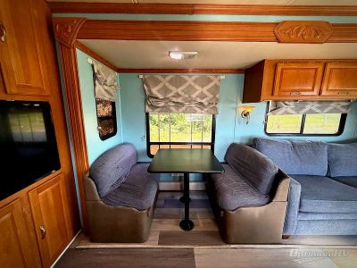 2005 Coachmen Epic — photo 12 view