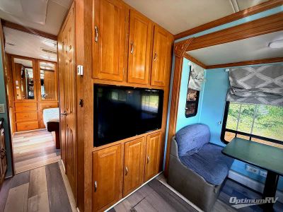 2005 Coachmen Epic — photo 13 view