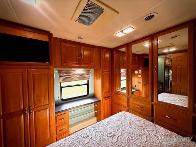 2005 Coachmen Epic — photo 22 view