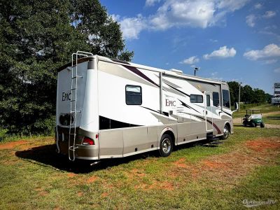 2005 Coachmen Epic — side profile view
