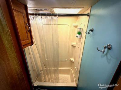 2005 Coachmen Epic — photo 19 view