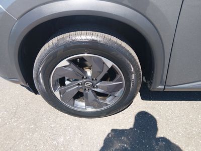 2024 Nissan Rogue — photo 10 view