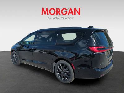 2026 Chrysler Pacifica — photo 7 view