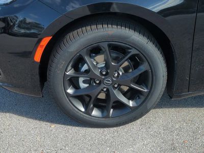 2026 Chrysler Pacifica — photo 11 view