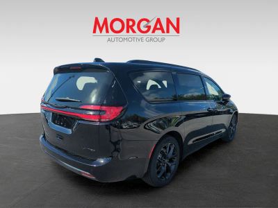 2026 Chrysler Pacifica — detail view