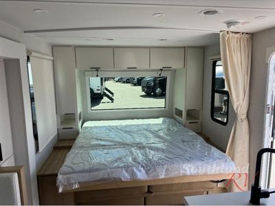 2026 Winnebago Thrive - Photo 8
