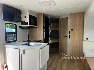 2026 Winnebago Thrive - Photo 10