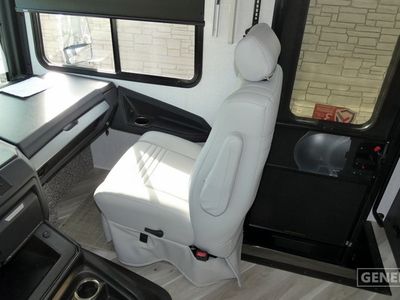 2026 Fleetwood Bounder - Photo 11