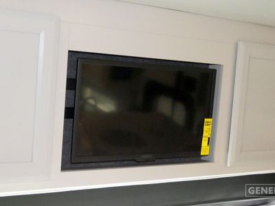 2026 Fleetwood Bounder - Photo 14