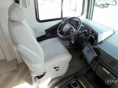 2026 Fleetwood Bounder - Photo 8