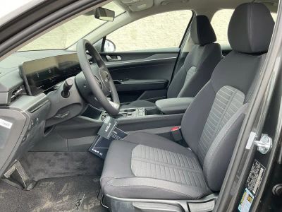 2026 Kia K5 — photo 9 view