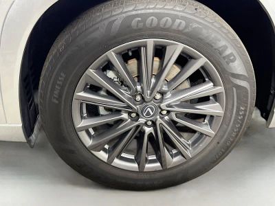 2024 Lexus TX — photo 10 view