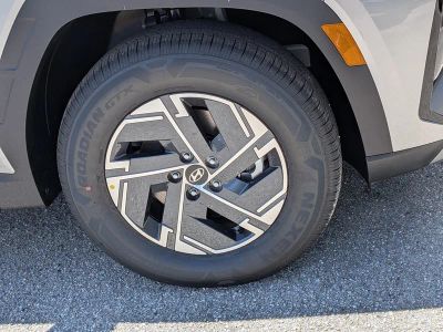 2026 Hyundai TUCSON HYBRID — photo 11 view