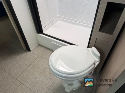 2025 Grand Design Imagine XLS - Photo 18