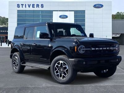 2026 Ford Bronco Outer Banks in Shadow Black — front three-quarter view