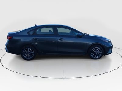 2024 Kia Forte - Photo 8