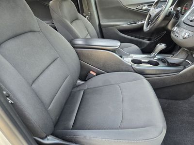 2017 Chevrolet Malibu - Photo 9