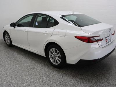 2025 Toyota Camry — photo 9 view
