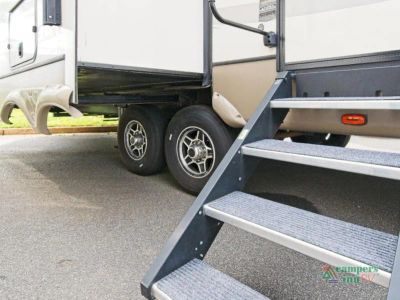 2018 Keystone RV Montana Legacy — photo 36 view