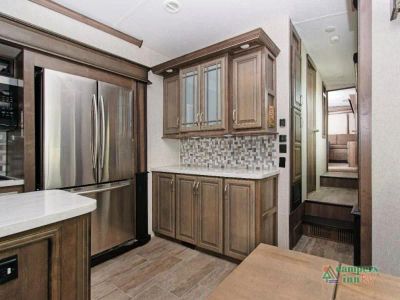 2018 Keystone RV Montana Legacy — photo 25 view
