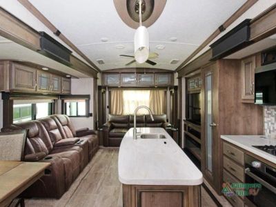 2018 Keystone RV Montana Legacy — photo 9 view