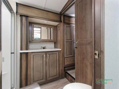 2018 Keystone RV Montana Legacy — photo 26 view