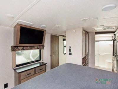 2018 Keystone RV Montana Legacy — photo 32 view