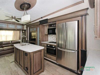 2018 Keystone RV Montana Legacy — photo 8 view