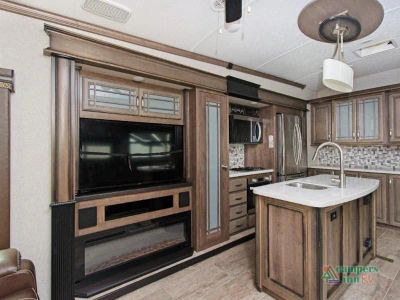 2018 Keystone RV Montana Legacy — photo 14 view