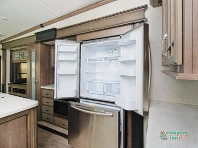 2018 Keystone RV Montana Legacy — photo 20 view