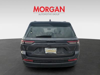 2023 Jeep Grand Cherokee — engine compartment view