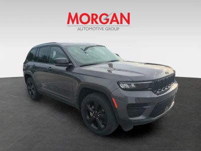 2023 Jeep Grand Cherokee — side profile view