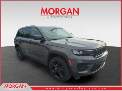 2023 Jeep Grand Cherokee Altitude X in Gray — front three-quarter view