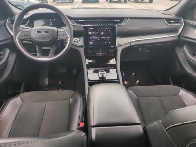 2023 Jeep Grand Cherokee — photo 16 view